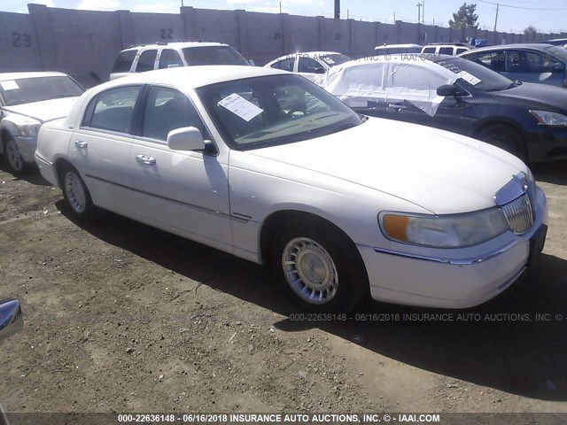 1LNHM81W01Y689612 - 2001 LINCOLN TOWN CAR EXECUTIVE WHITE photo 1