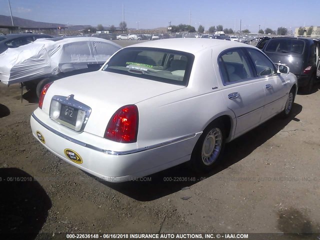 1LNHM81W01Y689612 - 2001 LINCOLN TOWN CAR EXECUTIVE WHITE photo 4