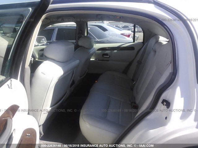 1LNHM81W01Y689612 - 2001 LINCOLN TOWN CAR EXECUTIVE WHITE photo 8