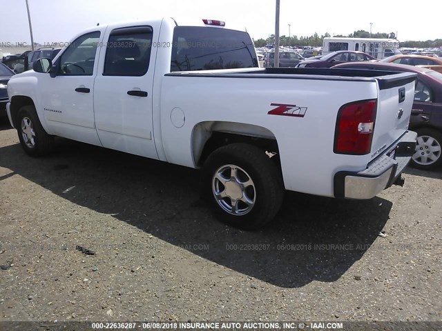 2GCEC13J371568829 - 2007 CHEVROLET SILVERADO C1500 CREW CAB WHITE photo 3