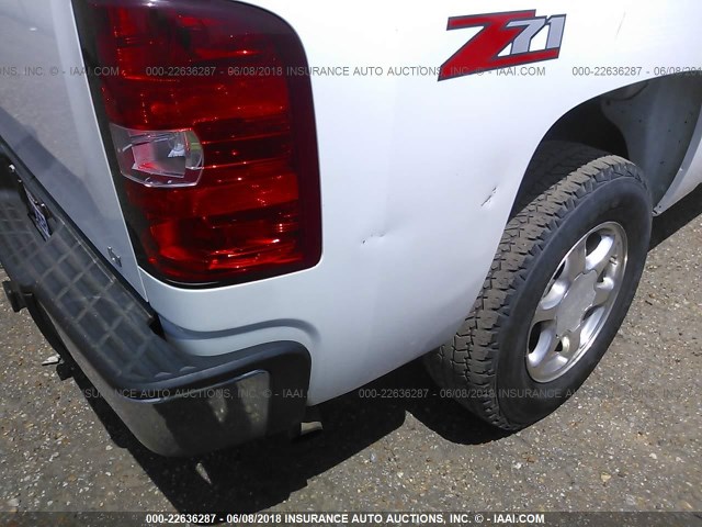 2GCEC13J371568829 - 2007 CHEVROLET SILVERADO C1500 CREW CAB WHITE photo 6