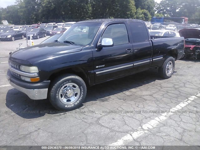 1GCFC29U8YE410871 - 2000 CHEVROLET SILVERADO C2500 BLACK photo 2