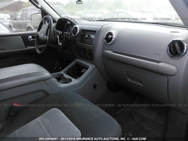 1FMFU16515LA49300 - 2005 FORD EXPEDITION XLT შავი ფოტო 5