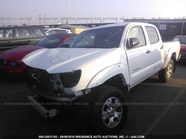 5TFJX4GN1DX023860 - 2013 TOYOTA TACOMA DOUBLE CAB WHITE photo 2