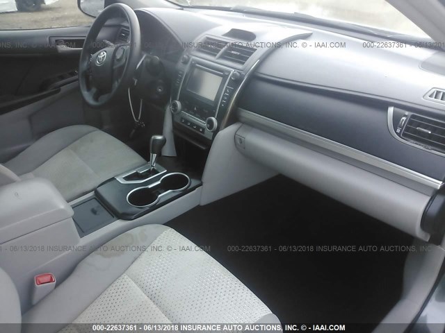 4T4BF1FK4CR247378 - 2012 TOYOTA CAMRY SE/LE/XLE 灰色 照片 5