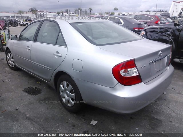 4T1BE32K42U540906 - 2002 TOYOTA CAMRY LE/XLE/SE Gümüş foto 3
