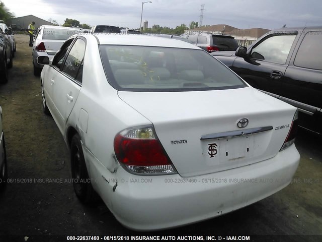 4T1BE32K35U633209 - 2005 TOYOTA CAMRY LE/XLE/SE თეთრი ფოტო 3