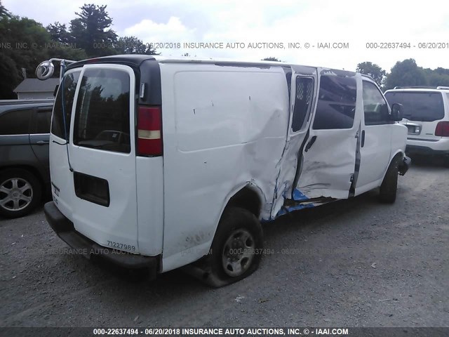 1GCGG25V771227989 - 2007 CHEVROLET EXPRESS G2500  WHITE photo 4