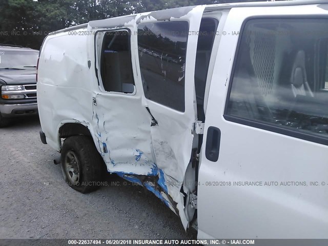 1GCGG25V771227989 - 2007 CHEVROLET EXPRESS G2500  WHITE photo 6