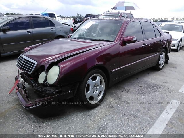 WDBJF70G2YA967318 - 2000 MERCEDES-BENZ E 430 RED photo 2