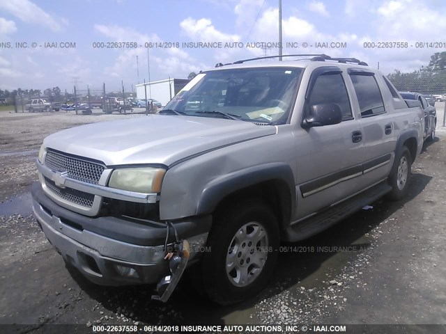 3GNEC12T04G265908 - 2004 CHEVROLET AVALANCHE C1500 SILVER photo 2