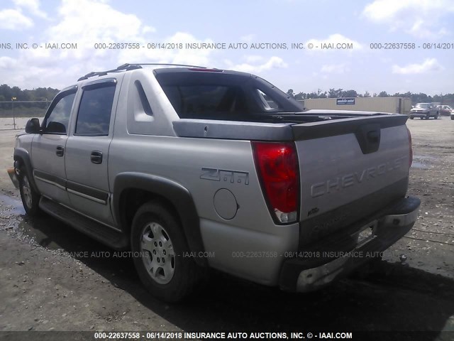 3GNEC12T04G265908 - 2004 CHEVROLET AVALANCHE C1500 SILVER photo 3