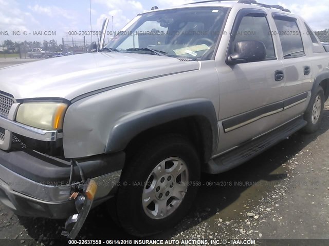 3GNEC12T04G265908 - 2004 CHEVROLET AVALANCHE C1500 SILVER photo 6