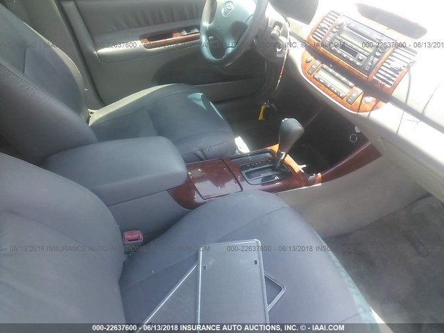 4T1BF32K44U575946 - 2004 TOYOTA CAMRY LE/XLE/SE Gümüş foto 5