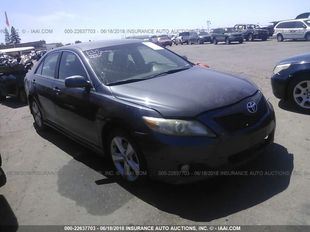 4T1BF3EK3BU602756 - 2011 TOYOTA CAMRY SE/LE/XLE ნაცრისფერი ფოტო 1