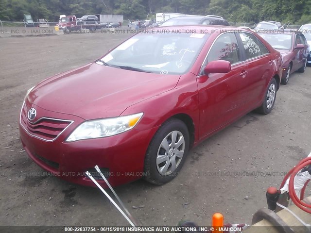 4T1BF3EKXAU055161 - 2010 TOYOTA CAMRY SE/LE/XLE RED photo 2