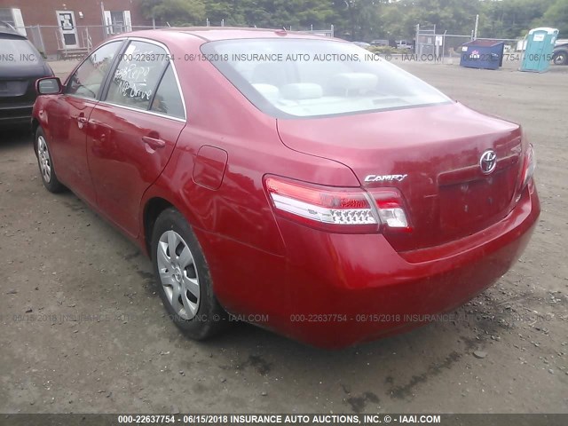 4T1BF3EKXAU055161 - 2010 TOYOTA CAMRY SE/LE/XLE RED photo 3