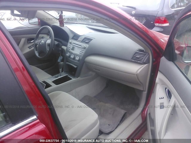 4T1BF3EKXAU055161 - 2010 TOYOTA CAMRY SE/LE/XLE RED photo 5