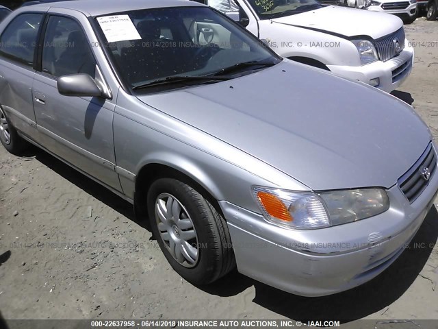 4T1BG22K71U862121 - 2001 TOYOTA CAMRY CE/LE/XLE 银色 照片 1
