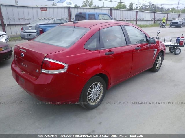 1FAHP35N58W167280 - 2008 FORD FOCUS SE/SEL/SES RED photo 4