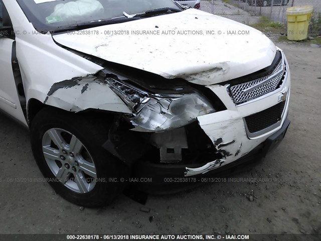 1GNLVFED4AJ214358 - 2010 CHEVROLET TRAVERSE LT WHITE photo 6