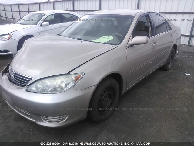 4T1BE32K05U057451 - 2005 TOYOTA CAMRY LE/XLE/SE ოქროსფერი ფოტო 2