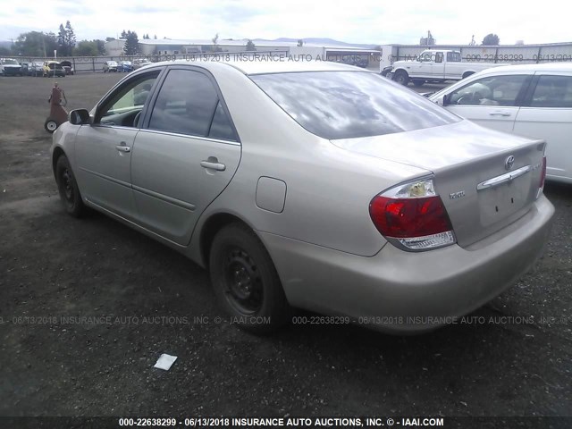 4T1BE32K05U057451 - 2005 TOYOTA CAMRY LE/XLE/SE ოქროსფერი ფოტო 3