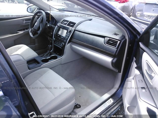 4T1BF1FKXFU912380 - 2015 TOYOTA CAMRY LE/XLE/SE/XSE BLUE photo 5