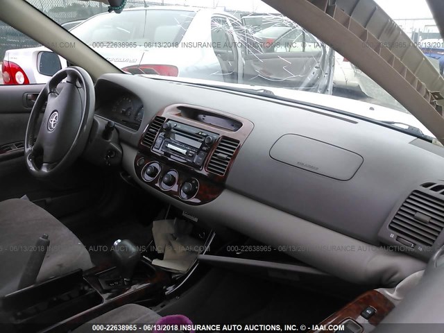 JTDBE32K240284490 - 2004 TOYOTA CAMRY LE/XLE 白色 照片 5