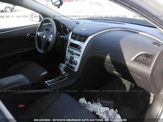 1G1ZC5EB5A4129716 - 2010 CHEVROLET MALIBU 1LT 银色 照片 5