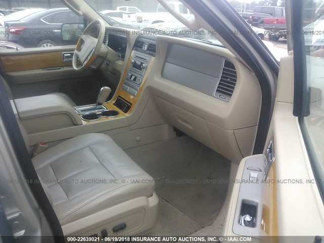 5LMFU27517LJ09077 - 2007 LINCOLN NAVIGATOR BEIGE photo 5