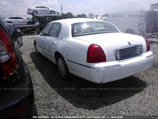 1LNHM81W14Y638981 - 2004 LINCOLN TOWN CAR EXECUTIVE/SIGNATURE WHITE photo 3