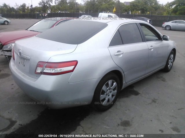 4T1BF3EK4BU181937 - 2011 TOYOTA CAMRY SE/LE/XLE SILVER photo 4