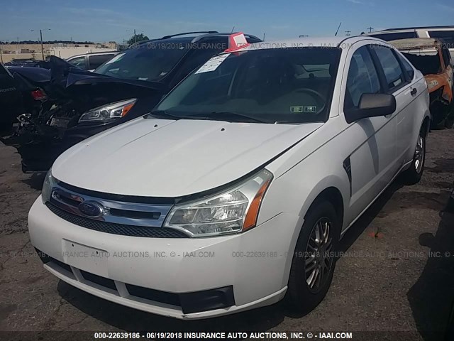 1FAHP35N48W129927 - 2008 FORD FOCUS SE/SEL/SES WHITE photo 2