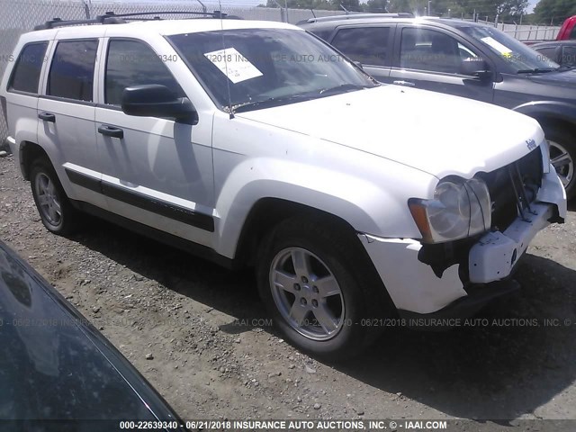 1J4GR48K65C693674 - 2005 JEEP GRAND CHEROKEE LAREDO/COLUMBIA/FREEDOM 白色 照片 1