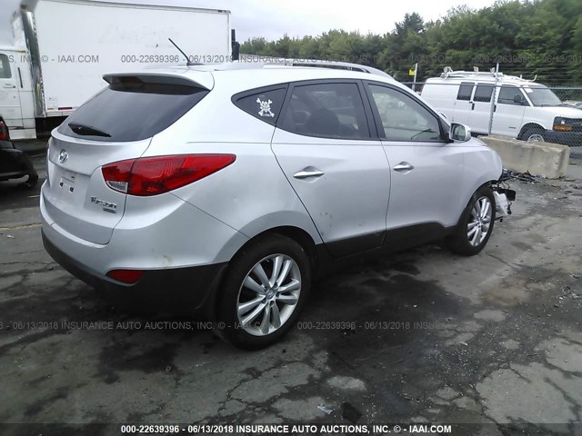 KM8JU3AC5BU135002 - 2011 HYUNDAI TUCSON GLS/LIMITED SILVER photo 4