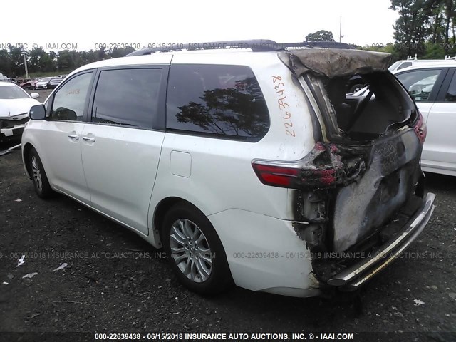 5TDYZ3DC5HS774333 - 2017 TOYOTA SIENNA XLE/LIMITED WHITE photo 3