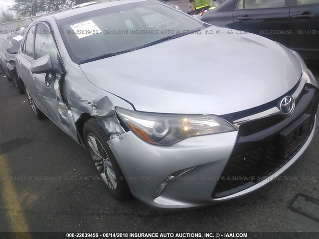 4T1BF1FK0GU157144 - 2016 TOYOTA CAMRY LE/XLE/SE/XSE 银色 照片 1