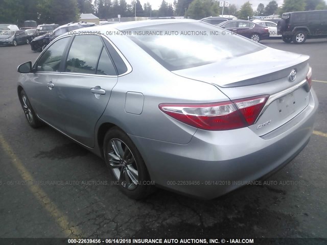 4T1BF1FK0GU157144 - 2016 TOYOTA CAMRY LE/XLE/SE/XSE 银色 照片 3