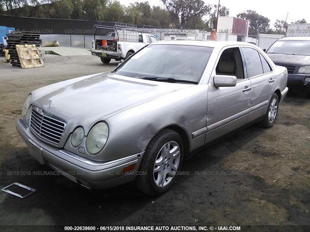 WDBJF72F1VA492373 - 1997 MERCEDES-BENZ E 420 Champagne photo 2