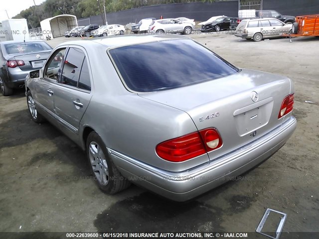 WDBJF72F1VA492373 - 1997 MERCEDES-BENZ E 420 Champagne photo 3