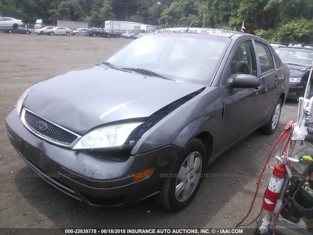 1FAHP34N77W210923 - 2007 FORD FOCUS ZX4/S/SE/SES GRAY photo 2