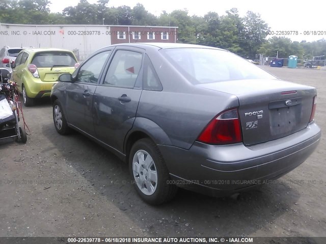 1FAHP34N77W210923 - 2007 FORD FOCUS ZX4/S/SE/SES GRAY photo 3