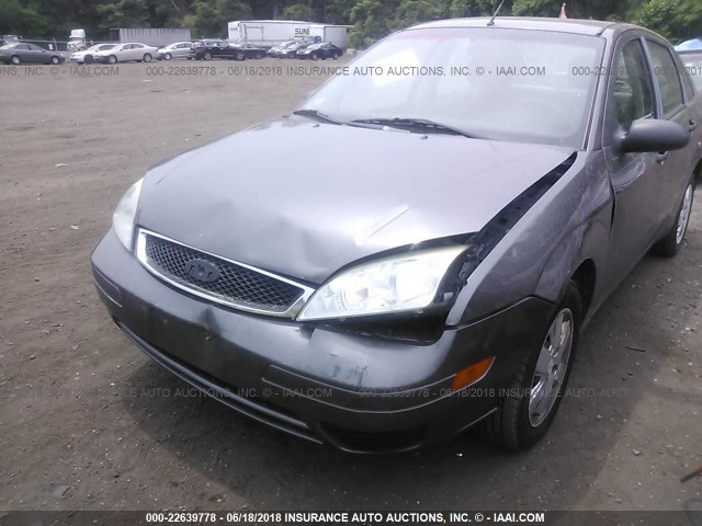 1FAHP34N77W210923 - 2007 FORD FOCUS ZX4/S/SE/SES GRAY photo 6