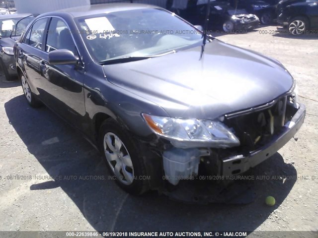 4T4BE46K38R026737 - 2008 TOYOTA CAMRY CE/LE/XLE/SE GRAY photo 1
