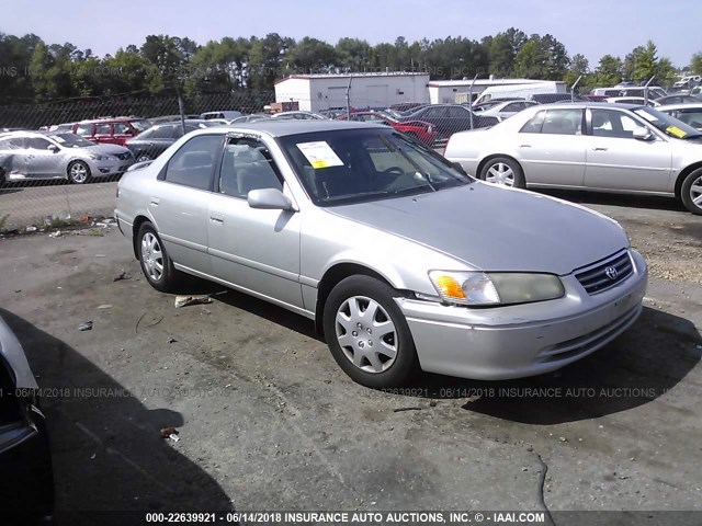 JT2BG22K810544822 - 2001 TOYOTA CAMRY CE/LE/XLE 银色 照片 1