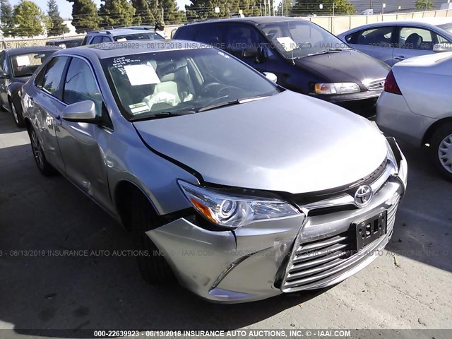 4T1BF1FK8HU683975 - 2017 TOYOTA CAMRY LE/XLE/SE/XSE TURQUOISE photo 1