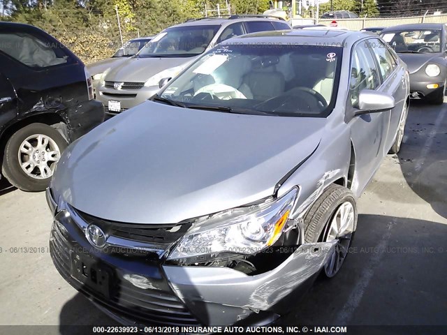 4T1BF1FK8HU683975 - 2017 TOYOTA CAMRY LE/XLE/SE/XSE TURQUOISE photo 2