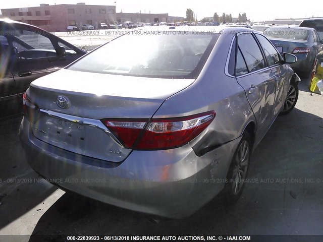 4T1BF1FK8HU683975 - 2017 TOYOTA CAMRY LE/XLE/SE/XSE TURQUOISE photo 4