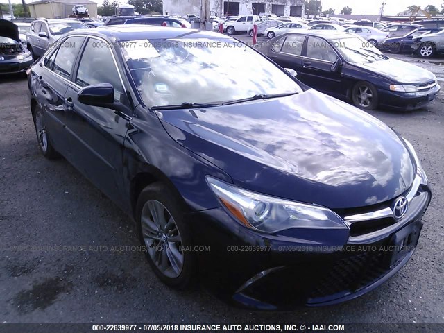 4T1BF1FK9HU315224 - 2017 TOYOTA CAMRY LE/XLE/SE/XSE 黑色 照片 1